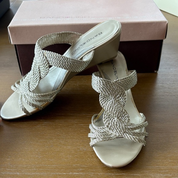 Light gold champagne Bandolino rope wedge sandals - Picture 1 of 6